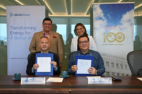 PARTNERING for new Power Systems 101 modules. (seated L-R) AboitizPower Industry Relations Vice President Raymond Roseus and Mapua President & CEO Dr. Dodjie Maestrecampo sign a memorandum of agreement to develop educational modules about the technical, operational, and engineering components of the Philippine power system. With them are (standing L-R) AboitizPower First Vice President for External Relations Jason Magnaye and Mapua AVP and Head of Innovation & Development Office for Career Advancement and Lifelong Learning Engr. Rosette Eira Camus.