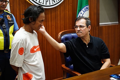 MANILA Mayor Francisco ‘Isko Moreno’ Domagoso gives the viral pedicab driver a taste of his ‘justice’ after the boy caused heavy traffic in Tondo by blocking the road with his vehicle.