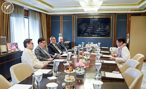 Marcos backs farmers, halts rice imports