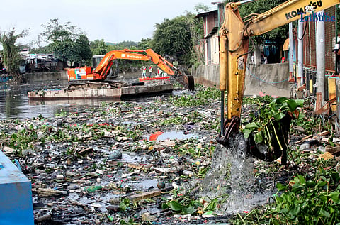 (August 07 2025) As part of President Ferdinand Marcos Jr program  Bayanihan sa Estero campaign to clear Metro Manila’s heavily-polluted waterways to prevent recurrent flash floods during the rainy season, Metropolitan Manila Development Authority MMDA General Manager Procopio Lipana, with MPTC Chief Regulatory Officer Arrey Perez and Valenzuela Mayor Wes Gatchalian leads the cleanup operations at Caingin Bridge, in  Caingin Valenzuela City  on Thursday, August 7, 2025. Volunteers from ride-hailing apps, Tupad beneficiaries, and other community groups participate in the clean up operation. Photo/Analy Labor