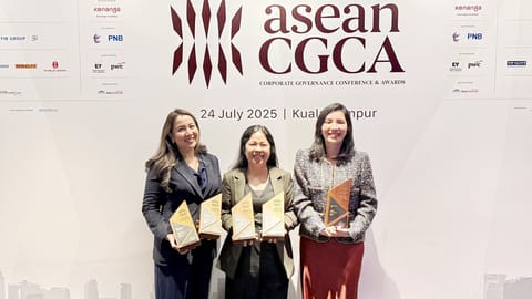 Receiving the ASEAN Corporate Governance awards on behalf of the SM Group are (from left) Maria Virginia A. Tolentino-Uy, senior assistant vice president for Governance, Risk and Compliance at SM Investments Corporation; Joana B. Tiangco, assistant vice president for Enterprise Risk Management and Governance at SM Prime Holdings Inc.; and Lorelei Lorraine L. Sy, senior vice president and head of BDO Singapore Branch.