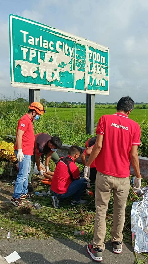 Five people died while nine other were injured during a self-accident that involved a Hyundai H100 vehicle along the Central Luzon Expressway (CLLEX) in La Paz, Tarlac in the morning of August 12, 2025.
