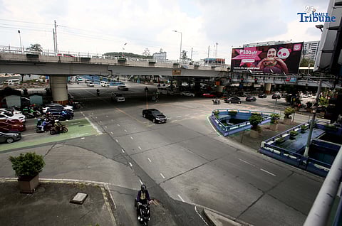 Motorists and commuters pass along Quezon Avenue in Quezon City on Thursday. The Department of Transportation said a feasibility study for a new busway connecting España Boulevard and Quezon Avenue is expected to be completed next year, with funding from the Asian Development Bank.