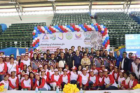 DOLE Secretary Bienvenido Laguesma spearheads the awarding of emergency employment and livelihood assistance to disadvantaged workers affected by the recent Mt. Kanlaon eruptions. (Photos by DOLE RO VII)