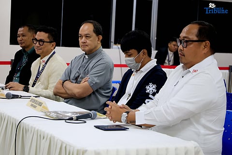 Justice Sought. Jayson Dela Rosa, father of the late Dion Angelo de la Rosa, files administrative cases against five Caloocan police operatives before the National Police Commission in Quezon City on Monday, August 18, 2025. He was accompanied by Cardinal Virgilio David in seeking accountability for charges of arbitrary detention, perjury, and incriminating an innocent person. Jayson was jailed in a case logged as “kara cruz,” which in truth stemmed from an alleged shoplifting incident. His son Dion died of leptospirosis while searching for him.