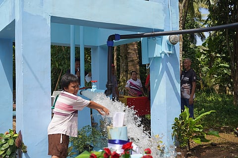 Aboitiz InfraCapital water subsidiary Apo Agua’s Project Blue, a collaboration between the Davao City Water District and Aboitiz Foundation, supports water access for over 1,070 households in Davao City’s Barangay Tamugan through the donation of 134 pipeline rolls.