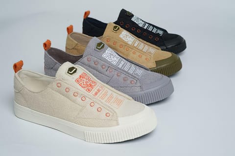 PHOTOGRAPHS COURTESY OF LAKAT WATARU
