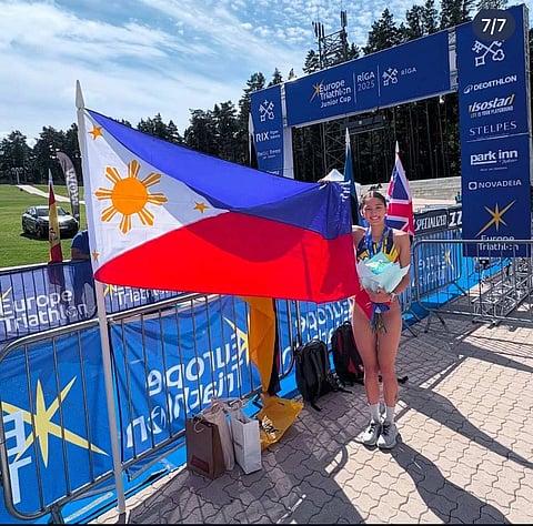 The demands of frequent travel leave Kira Ellis without a choice but to sacrifice school for the chance to make the world 100 ratings.