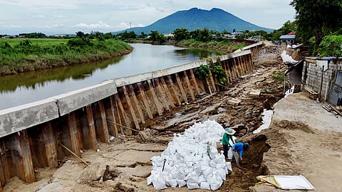 AUTHORITIES place sandbags along a collapsed flood protection structure in Barangay Candating, Arayat, Pampanga, following heavy rains from typhoon ‘Carina’ last year. Pampanga Gov. Lilia Pineda has called for a halt to flood-control project in Candating.
