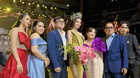 Tiglao with Marinova owner and CEO Marites Novis, her husband Francis Gerard Novis, Marinova COO Henry Idea and Elizabeth Sulla, Alyssa Idea and Aeron Idea from Marinova Australia during the grand coronation night at MOA Arena.
