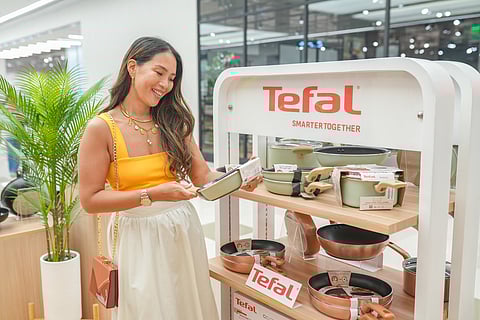Aliza Apostol admiring So Matcha pan.