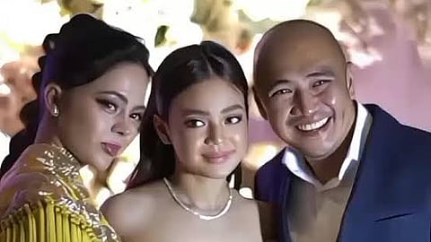 Bianca de Vera with her parents.