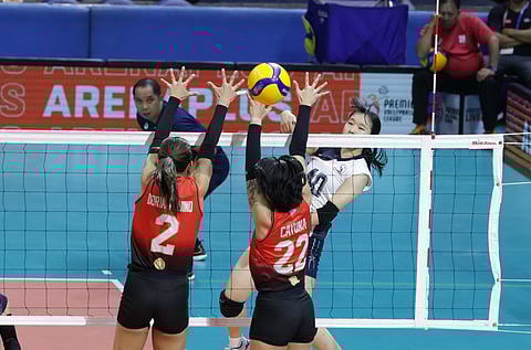 Nagisa Komatsuda of Kobe Shinwa scores against Cignal HD en route to a 25-7, 25-18, 19-25, 27-25 win in their PVL Invitational match on Thursday at the Smart Araneta Coliseum.
