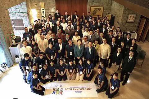 Guests from the Philippine and Japanese governments, and JICA volunteers with representatives from local partner institutions where the volunteers are assigned.