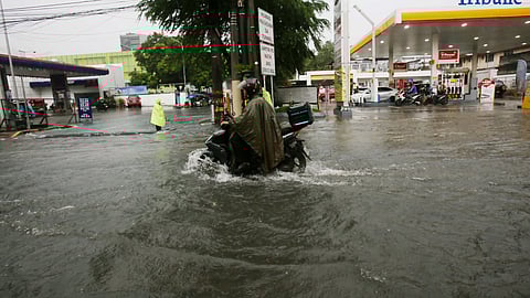 Flooded Edsa hits Cubao motorists