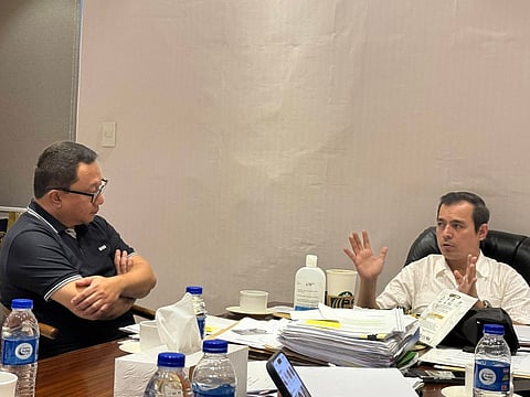 MANILA Mayor Isko Moreno (right) and Rep. Joel Chua talk like the old pals they actually are after ending their word war. 