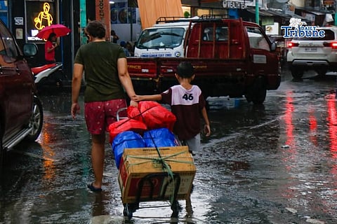 Commuters in Caloocan City braved heavy rains on the afternoon of 30 August 2025 as PAGASA warned of downpours, lightning, and strong winds across Metro Manila.