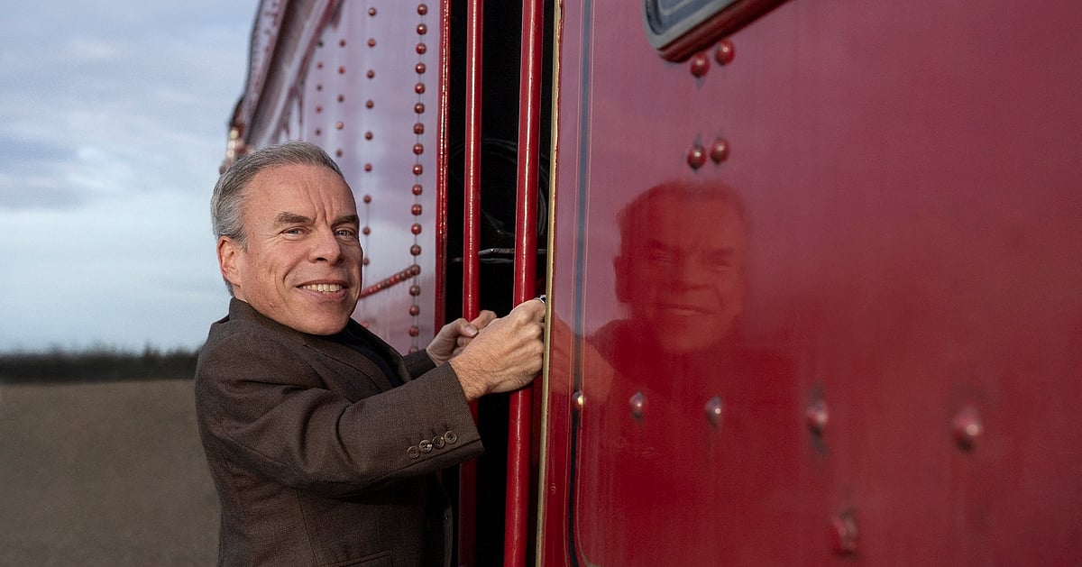 Warwick Davis returns as Professor Filius Flitwick in 'Harry Potter' TV ...
