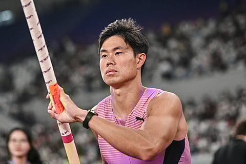 ERNEST John Obiena will defend his home turf against a powerhouse field in the Atletang Ayala World Pole Vault Challenge at the Ayala Triangle in Makati City.