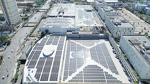 SM City Fairview’s largest rooftop solar PV system on a commercial building in the country consists of 6,882 solar modules over a total area of 4.3 hectares (above). Scene at SM City Baguio’s water treatment facility (below). 