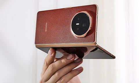 Honor의 AI 탑재 Magic V5 스마트폰이 모바일 경험의 혁신을 목표로 합니다.