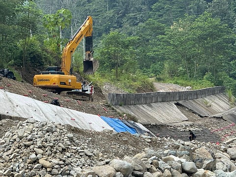 THE P57.2-million flood control project along the Pagtulian River in Nabunturan town, Davao de Oro has collapsed and workers try to excavate the remaining boulders from the project. 
