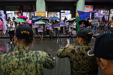 Members of the women’s group Gabriela-NCR stage a noise barrage along Rizal Avenue in Carriedo, Manila, on Friday, 12 September 2025, as part of the Black Friday protest against what it described as rampant government corruption.