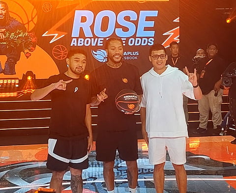 DERRICK Rose (middle) gets a warm welcome from the Filipinos headed by Barangay Ginebra stalwarts RJ Abarrientos (left) and Scottie Thompson. 