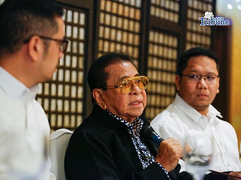 Chavit blasts government, calls for youth 'revolution'