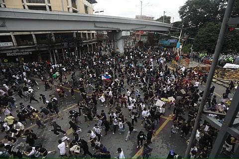 What is expected to be a peaceful protest against corruption on Sunday becomes violent as protesters try to push through the barricade put up at Mendiola in Manila. Scores were injured while at least 17 were arrested during the incident.