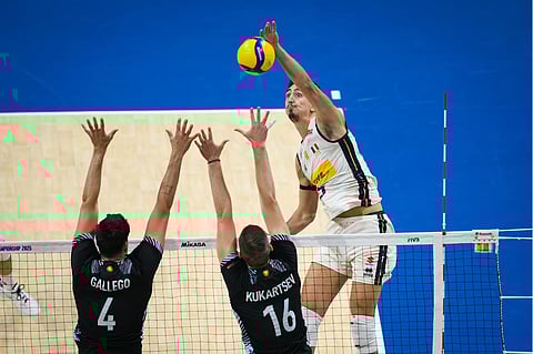 ALESSANDRO Michieletto of Italy smashes a kill over the two-man block of Argentina’s Joaquin Gallego and Pablo Sergio Koukartsev during the Italians’ 25-23, 25-20, 25-22, win in the 2025 FIVB Volleyball Men’s World Championship Round of 16.