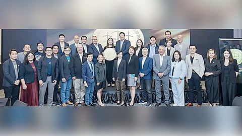 
Globe president and CEO Carl Cruz, ACEN president and CEO Eric Francia, DoE Secretary Sharon Garin, ERC director Sharon Montaner, IEMOP chief operating officer Robinson Descanzo, joined by senior leaders from Meralco, Globe, and ACEN commemorate the expansion of Globe and ACEN’s renewable energy partnership at The Globe Tower on 15 August 2025.