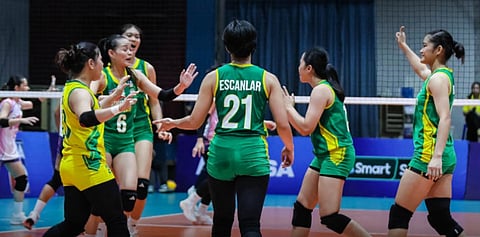 Monarchs stay hot, sweep Lady Voyagers