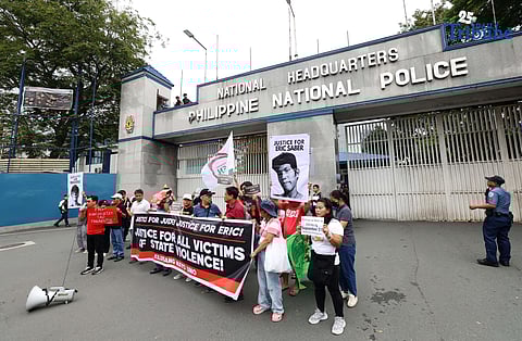 (September 29 2025) Militant group together with trade union and human rights advocates, trooped to Camp Crame in Quezon City on Monday to stage a protest action, calling of the immediate release of 277 rallyists arrested during the anti-corruption protest in Mendiolaand and also called for justice for Eric Saber, a construction worker who was allegedly slain by state forces during the September 21 Mendiola rally.