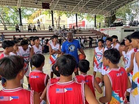 
SAM Vincent leads a clinic that aims to boost people-to-people ties between the Filipinos and Americans through their shared love for basketball on 30 September in Alaminos City, Pangasinan.