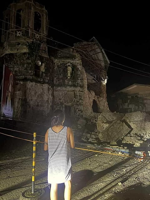 At least 5 dead after strong quake in central Philippines