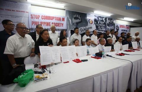 (Oct. 1, 2025) Church leaders led by Caritas Philippines President Bishop Jose Colin Bagaforo of Kidapawan and Evangelical Churches of the Philippines Bishop Efraim Tendero sign a manifesto against massive corruption during the launch of the Trillion Peso March Movement at Club Filipino, San Juan.