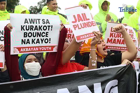 (October 03 2025) Akbayan Party, Akbayan Youth, the Student Council Alliance of the Philippines (SCAP), Youth Against Kurakot (YAK!), and Tindig Pilipinas, stage a Noise Barrage with theme “Magingay sa Edsa”  by using horns, whistles and voices, to demand accountability, transparency and genuine reform, on Friday October 3, 2025 at the People Power Monument in Quezon City. Photo/Analy Labor
