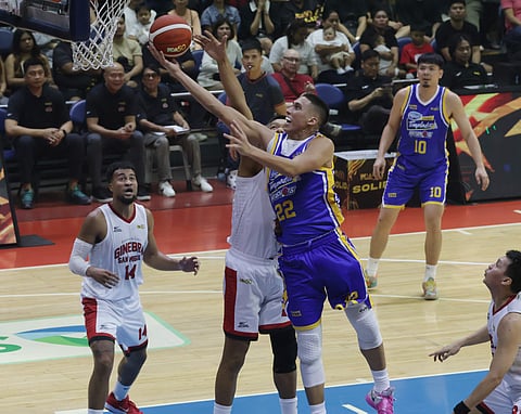 Zav Lucero stretches for a layup in Magnolia's 80-73 win over Barangay Ginebra in PBA Season 50 Philippine Cup opener. 