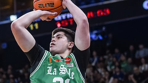 
MASON Amos of La Salle gets flattened after his former school, Ateneo, booked an 81-74 win in their first-round encounter in Season 88 UAAP men’s basketball tournament on Sunday.    