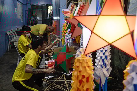 Persons Deprived of Liberty (PDLs) craft Christmas lanterns inside the Bureau of Jail Management and Penology (BJMP) Metro Manila District Jail Annex 2 in Taguig City on Tuesday, 7 October 2025.

The activity is part of the Likha Laya Project–Parol ng Pag-asa, an initiative that provides selected PDLs an opportunity to earn income to help fund their bail.

The handmade parols are sold at various prices — ₱200 for an 18-inch star lantern, ₱300 for a 30-inch medium-sized parol, and ₱450 for a double-star design, with options for customization and bulk orders.