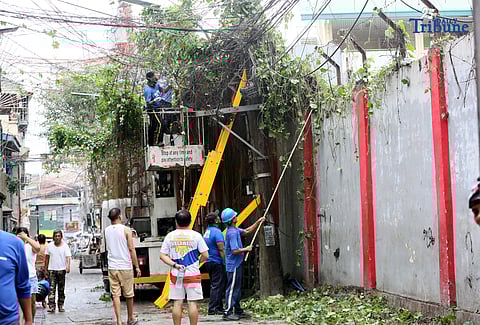 (October 08 2025) Metropolitan Manila Development MMDA workers and Residents at Brgy. Tangos in Navotas City, conducted a  Bayanihan sa Barangay at B. Cruz Street, Brgy. Tangos North Navotas City. Photo/Analy Labor