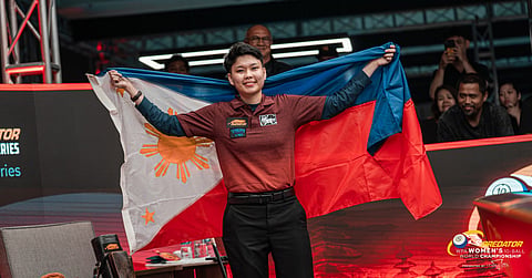 
Chezka Centeno proudly displays the Philippine flag after beating Rubilen Amit and winning the World 10-Ball crown over the weekend in Bali, Indonesia.
