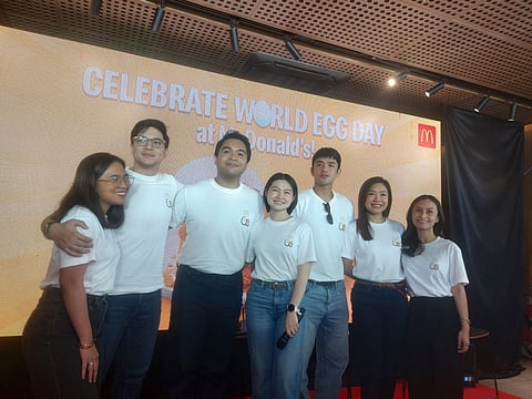 Actor Alden Richards, BarDa and McDonalds Philippines executives.