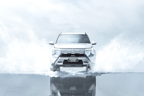WATER-SPLASH shot highlights the Destinator’s confident stance and high ground clearance.