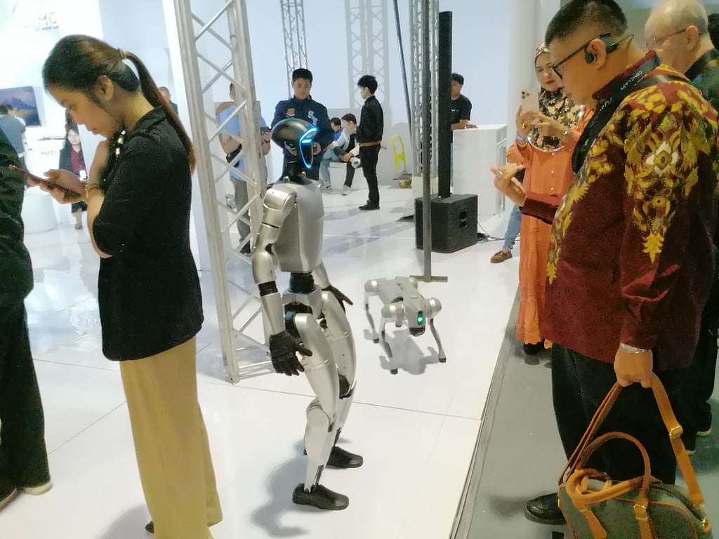 Converge Showcases AI Robots at 51st Philippine Business Conference and ...