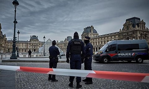 French police hunt Louvre jewel thieves