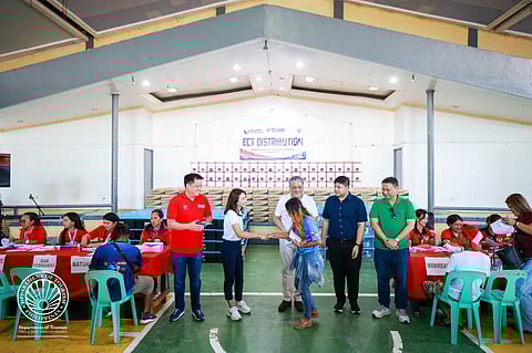 DoT, DSWD distribute cash aid to Masbate tourism workers