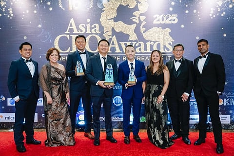 MAYA Group executives receive their Asia CEO Awards trophies. (From L-R) Melecio Valerio, Vice President for Data Governance; Beverly Dolor, Maya Bank Chief Technology Officer; Gian Carlo Ebao, Vice President for Engineering; Kristoffer Rada, Head of Corporate Affairs; Alfred Lo, Group Chief Technology Officer; Jackielyn Diola, ESG Officer; Eric Jose Tiongson, Principal Enterprise Architect; Sajal Dutta, Vice President for Infrastructure Systems & Service Engineering