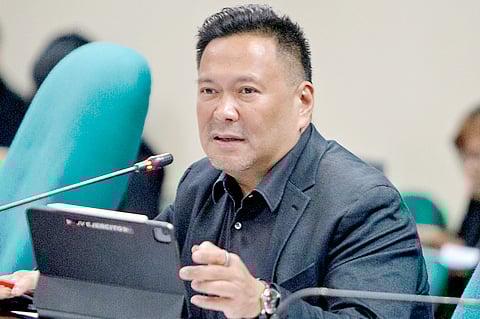 SENATOR JV Ejercito.